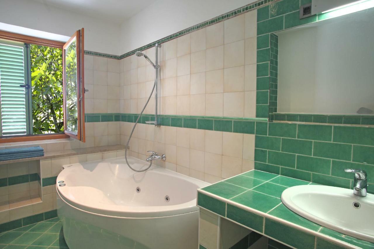 Spacious Villa In Parecag With A Swimming Pool Secovlje Luaran gambar